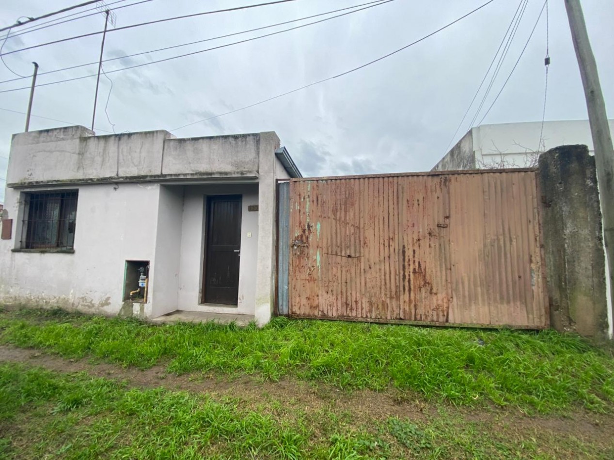 Casa a reciclar/ lote para galpon.